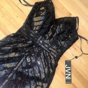 BNWT SHORT JOVANI PROM FORMAL DRESS MINI